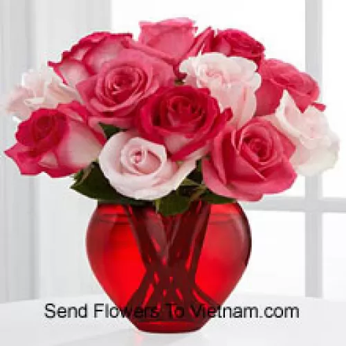 8 Dunkelrosa Rosen mit 4 Hellrosa Rosen in einer Glasvase